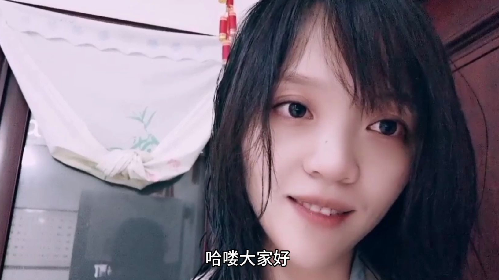 90年小姐姐,曾经的叛逆达人,如今到了尴尬的年纪!